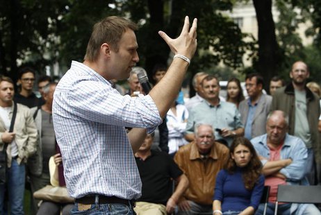 Russia's opposition leader and anti-graft blogger Alexei Navalny (C) gestures as he speaks in Moscow July 30, 2013. REUTERS/Sergei Karpukhin Russia's opposition leader and anti-graft blogger Alexei Navalny (C) gestures as he speaks in Moscow July 30, 2013. REUTERS/Sergei Karpukhin