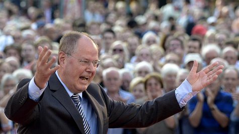 Social Democratic top candidate Peer Steinbrueck (SPD) raises his arms during his speech at an election campaign in Hanover, August 21, 2013 Social Democratic top candidate Peer Steinbrueck (SPD) raises his arms during his speech at an election campaign in Hanover, August 21, 2013
