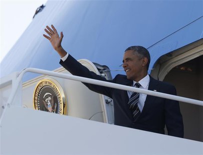 U.S. President Barack Obama waves from Air Force One at Andrews Air Force Base near Washington, August 22, 2013. REUTERS/Jason Reed U.S. President Barack Obama waves from Air Force One at Andrews Air Force Base near Washington, August 22, 2013. REUTERS/Jason Reed