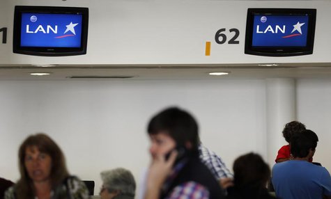 Passengers are seen at the LAN airlines check-in counters inside Buenos Aires' Aeroparque metropolitan airport, August 21, 2013. REUTERS/Mar Passengers are seen at the LAN airlines check-in counters inside Buenos Aires' Aeroparque metropolitan airport, August 21, 2013. REUTERS/Mar