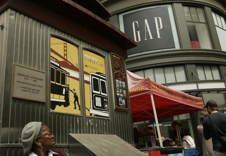 A Gap Inc. clothing store is shown at the Cable Car turn in San Francisco, California August 21, 2008. REUTERS/Robert Galbraith A Gap Inc. clothing store is shown at the Cable Car turn in San Francisco, California August 21, 2008. REUTERS/Robert Galbraith