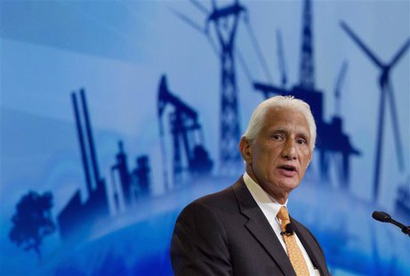 Apache Corp Chairman and CEO Steven Farris speaks during the CERAWeek energy conference in Houston in this March 8, 2012 file photo. REUTERS Apache Corp Chairman and CEO Steven Farris speaks during the CERAWeek energy conference in Houston in this March 8, 2012 file photo. REUTERS