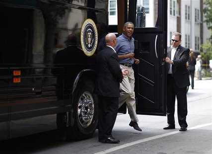 U.S. President Barack Obama steps off his bus at Magnolia's Deli and Cafe in Rochester, New York, August 22, 2013. REUTERS/Jason Reed U.S. President Barack Obama steps off his bus at Magnolia's Deli and Cafe in Rochester, New York, August 22, 2013. REUTERS/Jason Reed