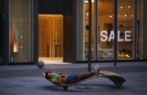 A man sleeps outside a boutique at Taikoo Li Sanlitun North, in Beijing, August 24, 2013. REUTERS/Petar Kujundzic A man sleeps outside a boutique at Taikoo Li Sanlitun North, in Beijing, August 24, 2013. REUTERS/Petar Kujundzic