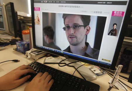 A picture of Edward Snowden, a contractor at the National Security Agency (NSA), is seen on a computer screen displaying a page of a Chinese A picture of Edward Snowden, a contractor at the National Security Agency (NSA), is seen on a computer screen displaying a page of a Chinese