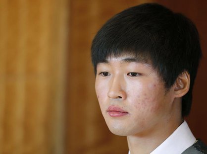 Olympic speedskater Simon Cho speaks during a press conference in Salt Lake City, Utah October 5, 2012. REUTERS/George Frey Olympic speedskater Simon Cho speaks during a press conference in Salt Lake City, Utah October 5, 2012. REUTERS/George Frey