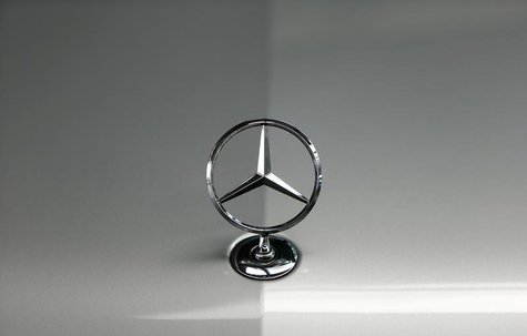 The bonnet emblem of a Mercedes-Benz car is pictured in a dealership of German car manufacturer Daimler in Munich May 17, 2013. REUTERS/Mich The bonnet emblem of a Mercedes-Benz car is pictured in a dealership of German car manufacturer Daimler in Munich May 17, 2013. REUTERS/Mich