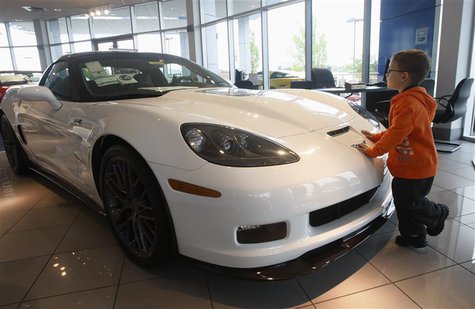 Four-year old son Ethan Toloza looks over a Chevrolet Corvette at Criswell Chevrolet in Gaithersburg, Maryland May 1, 2012. REUTERS/Gary Cam Four-year old son Ethan Toloza looks over a Chevrolet Corvette at Criswell Chevrolet in Gaithersburg, Maryland May 1, 2012. REUTERS/Gary Cam