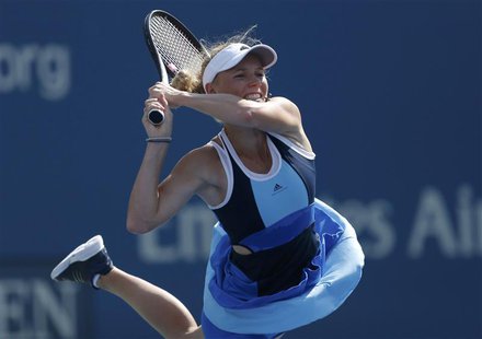 Caroline Wozniacki of Denmark returns to Duan Ying-Ying of China at the U.S. Open tennis championships in New York August 27, 2013. REUTERS/ Caroline Wozniacki of Denmark returns to Duan Ying-Ying of China at the U.S. Open tennis championships in New York August 27, 2013. REUTERS/