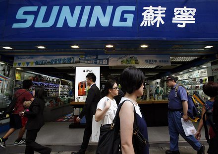 People walk past a Suning store, one of the largest home appliance retailers in China, in Hong Kong August 26, 2013. REUTERS/Bobby Yip People walk past a Suning store, one of the largest home appliance retailers in China, in Hong Kong August 26, 2013. REUTERS/Bobby Yip