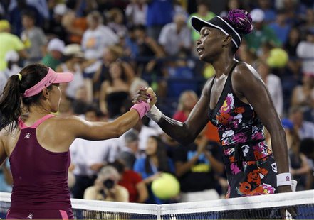 Jie Zheng of China (L) shakes hands wirh Venus Williams of the U.S. after Zheng won their second round match at the U.S. Open tennis champio Jie Zheng of China (L) shakes hands wirh Venus Williams of the U.S. after Zheng won their second round match at the U.S. Open tennis champio