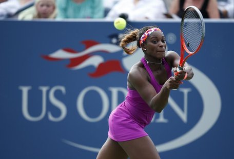 Sloane Stephens of the U.S. hits a return to Mandy Minella of Luxembourg at the U.S. Open tennis championships in New York, August 26, 2013. Sloane Stephens of the U.S. hits a return to Mandy Minella of Luxembourg at the U.S. Open tennis championships in New York, August 26, 2013.
