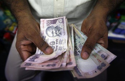 A private money trader counts Indian Rupee currency notes at a shop in Mumbai August 1, 2013. REUTERS/Vivek Prakash A private money trader counts Indian Rupee currency notes at a shop in Mumbai August 1, 2013. REUTERS/Vivek Prakash