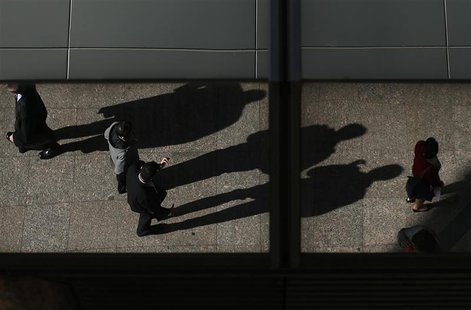 Office workers are reflected on a building as they cast their shadows during lunch time in central Sydney July 30, 2013. REUTERS/Daniel Muno Office workers are reflected on a building as they cast their shadows during lunch time in central Sydney July 30, 2013. REUTERS/Daniel Muno