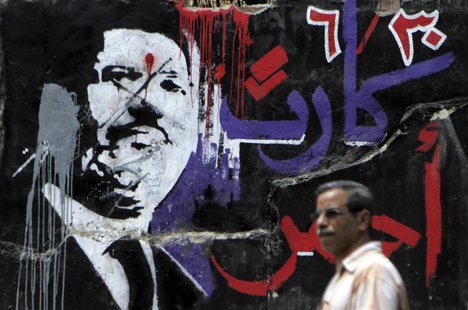 A man walks past graffiti depicting ousted Egyptian President Mohamed Mursi in downtown Cairo September 2, 2013. REUTERS/Amr Abdallah Dalsh A man walks past graffiti depicting ousted Egyptian President Mohamed Mursi in downtown Cairo September 2, 2013. REUTERS/Amr Abdallah Dalsh