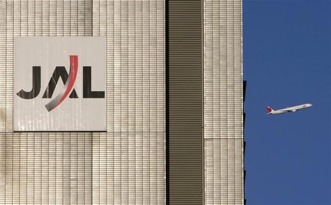 A Japan Airlines (JAL) aircraft flies near a JAL building at Tokyo's Haneda Airport in this October 27, 2009 file picture. REUTERS/Toru Hana A Japan Airlines (JAL) aircraft flies near a JAL building at Tokyo's Haneda Airport in this October 27, 2009 file picture. REUTERS/Toru Hana