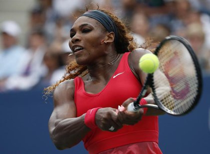 Serena Williams of the U.S. returns to compatriot Sloane Stephens at the U.S. Open tennis championships in New York September 1, 2013. REUTE Serena Williams of the U.S. returns to compatriot Sloane Stephens at the U.S. Open tennis championships in New York September 1, 2013. REUTE