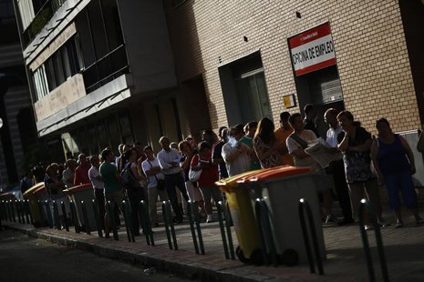 People wait to enter a government-run employment office in Madrid August 2, 2013.REUTERS/Susana Vera People wait to enter a government-run employment office in Madrid August 2, 2013.REUTERS/Susana Vera