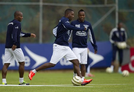 Ecuador's soccer players (L-R) Oscar Bagui, Edison Mendez and Renato Ibarra train during a practice session at the national soccer team's he Ecuador's soccer players (L-R) Oscar Bagui, Edison Mendez and Renato Ibarra train during a practice session at the national soccer team's he