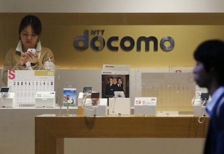 The logo of Japan's biggest mobile phone operator NTT Docomo is seen at its shop in Tokyo July 3, 2013. REUTERS/Issei Kato The logo of Japan's biggest mobile phone operator NTT Docomo is seen at its shop in Tokyo July 3, 2013. REUTERS/Issei Kato