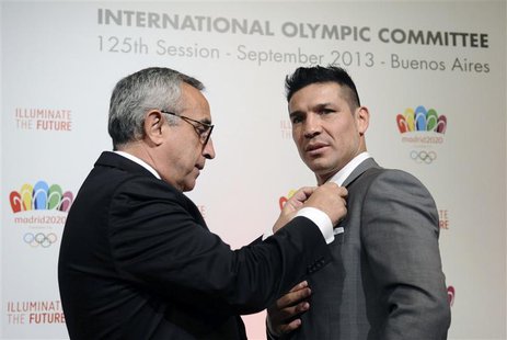 Alejandro Blanco (L), President of Madrid 2020 Committee and the Spanish Olympic Committee, gives a pin to World Boxing Council (WBC) middle Alejandro Blanco (L), President of Madrid 2020 Committee and the Spanish Olympic Committee, gives a pin to World Boxing Council (WBC) middle