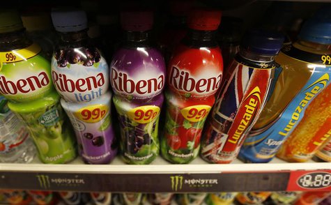 Lucozade and Ribena drinks bottles are displayed on a shelf in a shop in London April 24, 2013. REUTERS/Suzanne Plunkett Lucozade and Ribena drinks bottles are displayed on a shelf in a shop in London April 24, 2013. REUTERS/Suzanne Plunkett