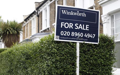 An estate agent's sign is posted outside a terraced house in north London August 2, 2013. REUTERS/Suzanne Plunkett An estate agent's sign is posted outside a terraced house in north London August 2, 2013. REUTERS/Suzanne Plunkett