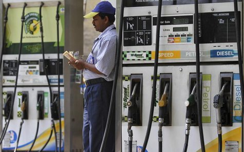 An employee counts money at a fuel station in Kolkata April 7, 2011. REUTERS/Rupak De Chowdhuri An employee counts money at a fuel station in Kolkata April 7, 2011. REUTERS/Rupak De Chowdhuri