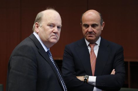 Ireland's Finance Minister Michael Noonan and Spain's Economy Minister Luis de Guindos (R) attend an euro zone finance ministers meeting in Ireland's Finance Minister Michael Noonan and Spain's Economy Minister Luis de Guindos (R) attend an euro zone finance ministers meeting in
