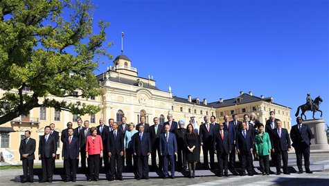 Leaders pose for a group photo at Constantine Palace during the G20 Summit in St. Petersburg September 6, 2013. REUTERS/Kevin Lamarque Leaders pose for a group photo at Constantine Palace during the G20 Summit in St. Petersburg September 6, 2013. REUTERS/Kevin Lamarque