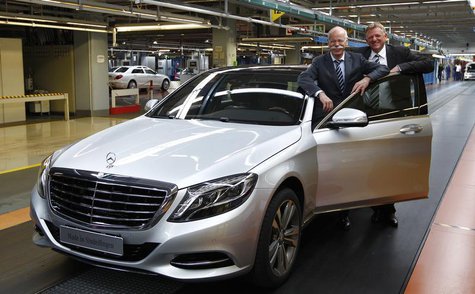 Dieter Zetsche (L), CEO of German carmaker Daimler, and Mercedes production boss Andreas Renschler pose with a new Mercedes-Benz S400 hybrid Dieter Zetsche (L), CEO of German carmaker Daimler, and Mercedes production boss Andreas Renschler pose with a new Mercedes-Benz S400 hybrid