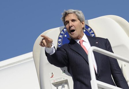 U.S. Secretary of State John Kerry gestures while boarding his plane at Vilnius International Airport September 7, 2013. REUTERS/Susan Walsh U.S. Secretary of State John Kerry gestures while boarding his plane at Vilnius International Airport September 7, 2013. REUTERS/Susan Walsh