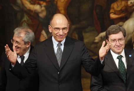 Italy's Prime Minister Enrico Letta (C) gestures next to Economy Minister Fabrizio Saccomanni (L) and Labour Minister Enrico Giovannini duri Italy's Prime Minister Enrico Letta (C) gestures next to Economy Minister Fabrizio Saccomanni (L) and Labour Minister Enrico Giovannini duri