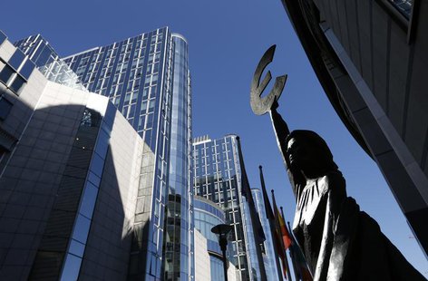 A statue depicting European unity is seen outside the European Parliament in Brussels September 5, 2013. REUTERS/Francois Lenoir A statue depicting European unity is seen outside the European Parliament in Brussels September 5, 2013. REUTERS/Francois Lenoir