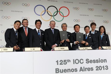 Japan's Prime Minister Shinzo Abe (3rd L) stands with Jacques Rogge (4th L), president of the International Olympic Committee (IOC), Governo Japan's Prime Minister Shinzo Abe (3rd L) stands with Jacques Rogge (4th L), president of the International Olympic Committee (IOC), Governo