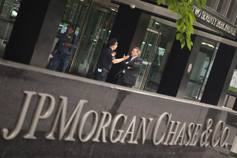 The JP Morgan Chase & Co. headquarters is pictured in New York May 14, 2012. REUTERS/Eduardo Munoz The JP Morgan Chase & Co. headquarters is pictured in New York May 14, 2012. REUTERS/Eduardo Munoz