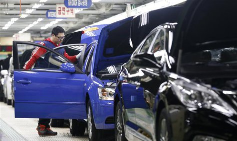 A worker works at a plant of Hyundai Motor in Asan, about 100 km (62 miles) south of Seoul January 22, 2013. REUTERS/Lee Jae-Won A worker works at a plant of Hyundai Motor in Asan, about 100 km (62 miles) south of Seoul January 22, 2013. REUTERS/Lee Jae-Won