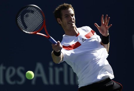 Andy Murray of Britain hits a return to Stanislas Wawrinka of Switzerland at the U.S. Open tennis championships in New York September 5, 201 Andy Murray of Britain hits a return to Stanislas Wawrinka of Switzerland at the U.S. Open tennis championships in New York September 5, 201