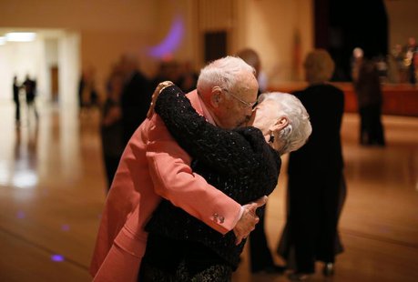 Donald Smitherman, 98, kisses his wife Marlene at the end of a dance in Sun City, Arizona, January 5, 2013. REUTERS/Lucy Nicholson Donald Smitherman, 98, kisses his wife Marlene at the end of a dance in Sun City, Arizona, January 5, 2013. REUTERS/Lucy Nicholson