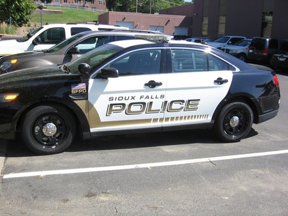 Sioux Falls Police responded to an armed robbery call at Deuces Casino last night. (KELO AM) Sioux Falls Police responded to an armed robbery call at Deuces Casino last night. (KELO AM)