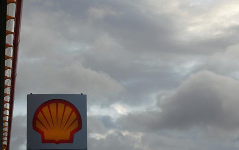 A Shell logo is seen at a petrol station in London January 31, 2013. REUTERS/Luke MacGregor A Shell logo is seen at a petrol station in London January 31, 2013. REUTERS/Luke MacGregor