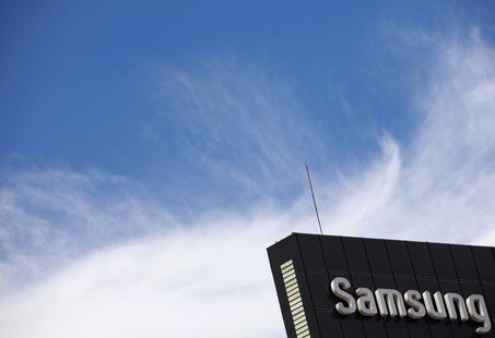 An outdoor billboard advertising Samsung Electronics is seen in Seoul August 27, 2012. REUTERS/Lee Jae-Won An outdoor billboard advertising Samsung Electronics is seen in Seoul August 27, 2012. REUTERS/Lee Jae-Won