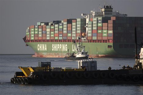 The Xin Mei Zhou container ship is seen at the Port of Los Angeles in Los Angeles, California, May 30, 2012. REUTERS/David McNew The Xin Mei Zhou container ship is seen at the Port of Los Angeles in Los Angeles, California, May 30, 2012. REUTERS/David McNew