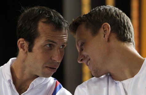 Czech Republic's Radek Stepanek (L) and Tomas Berdych chat during the draw for the Davis Cup semifinals in Prague September 12, 2013. REUTER Czech Republic's Radek Stepanek (L) and Tomas Berdych chat during the draw for the Davis Cup semifinals in Prague September 12, 2013. REUTER