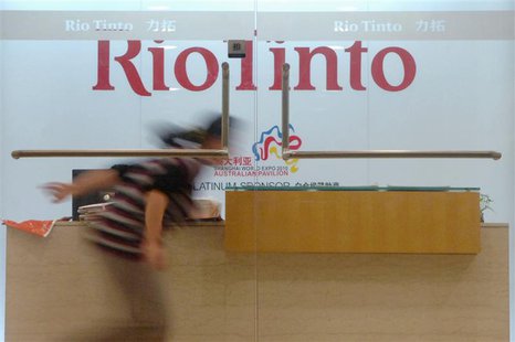 A woman runs past the reception desk of the Rio Tinto Limited Shanghai Representative Office in Shanghai March 22, 2010. REUTERS/Stringer A woman runs past the reception desk of the Rio Tinto Limited Shanghai Representative Office in Shanghai March 22, 2010. REUTERS/Stringer