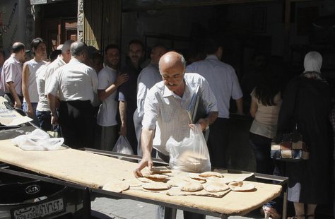 Syrians wait in line to buy bread at al-Shaalan market in Damascus August 28, 2013. REUTERS/ Khaled al-Hariri Syrians wait in line to buy bread at al-Shaalan market in Damascus August 28, 2013. REUTERS/ Khaled al-Hariri