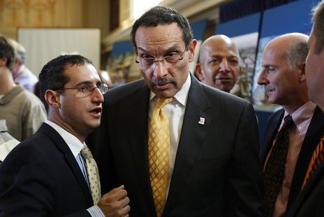 Washington Mayor Vincent Gray (C) departs a news conference with Amtrak officials and real estate developers to announce a a $7 billion expa Washington Mayor Vincent Gray (C) departs a news conference with Amtrak officials and real estate developers to announce a a $7 billion expa