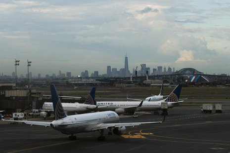 United Airlines' planes are seen at the Newark Liberty International Airport in New Jersey, July 2, 2013. REUTERS/Eduardo Munoz United Airlines' planes are seen at the Newark Liberty International Airport in New Jersey, July 2, 2013. REUTERS/Eduardo Munoz