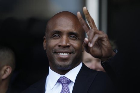 Former San Francisco Giants baseball player Barry Bonds gestures to the media outside the Phillip Burton Federal Building after the former h Former San Francisco Giants baseball player Barry Bonds gestures to the media outside the Phillip Burton Federal Building after the former h