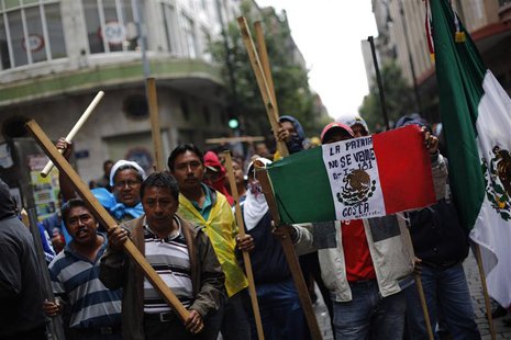 Members of the teachers' union CNTE react as they are evicted from Zocalo Square in downtown Mexico City September 13, 2013. REUTERS/Bernard Members of the teachers' union CNTE react as they are evicted from Zocalo Square in downtown Mexico City September 13, 2013. REUTERS/Bernard